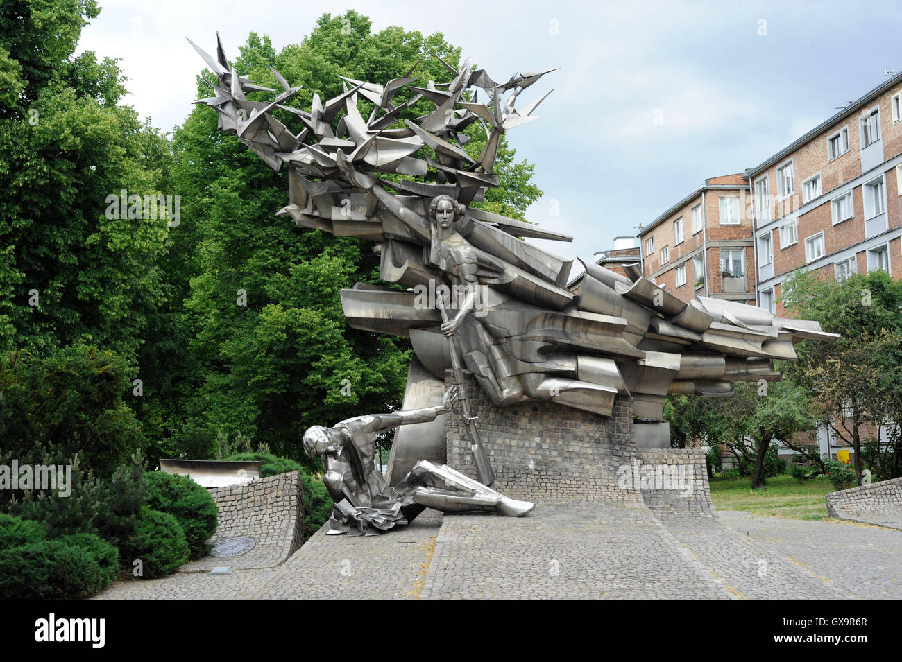 La Polonia. Gdansk. Monumento ai difensori del polacco Post. Progettato da Wincenty Kucma (b. 1935). Esso rappresenta un morente polacco post dipendente che viene consegnato un fucile da Nike. Foto Stock