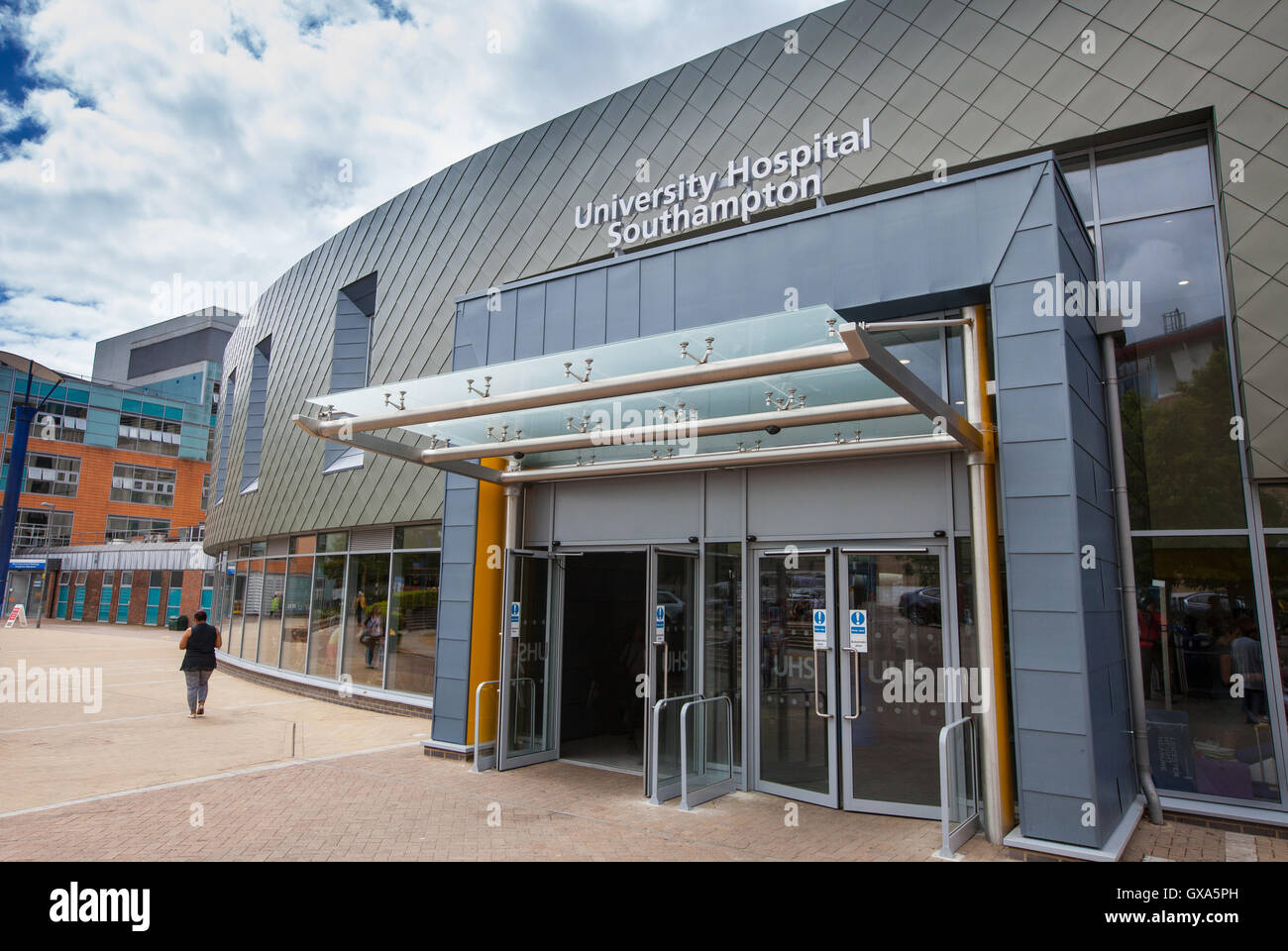 Southampton General Hospital (noto anche come ospedale dell'Università di Southampton) foto del nuovo ingresso principale aperta nel luglio 2016 Foto Stock
