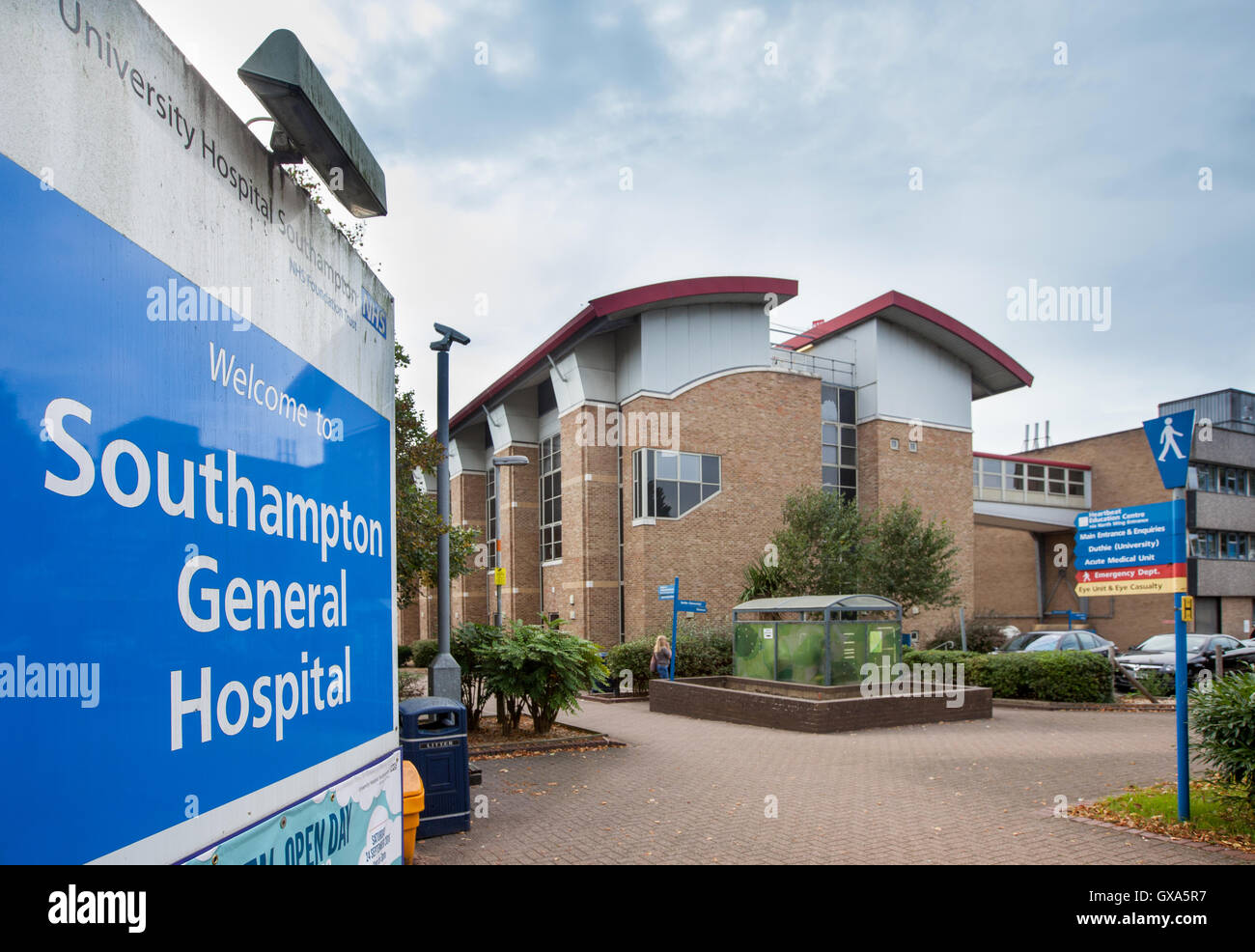 Southampton General Hospital esterno (noto anche come ospedale dell'Università di Southampton) Foto Stock