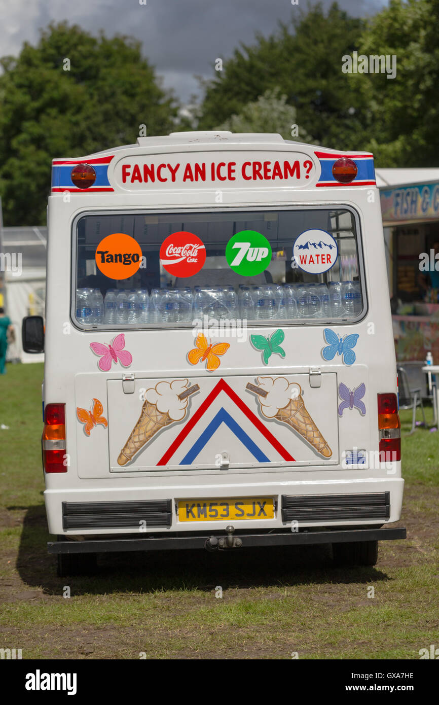 Ice Cream van presso un pubblico evento sociale a Birmingham Regno Unito 2016 Foto Stock