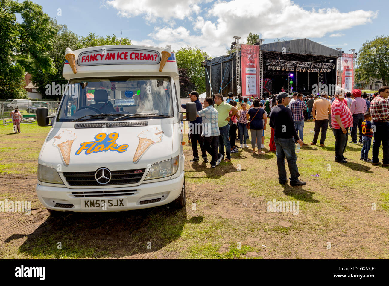 Ice Cream van presso un pubblico evento sociale a Birmingham Regno Unito 2016 Foto Stock