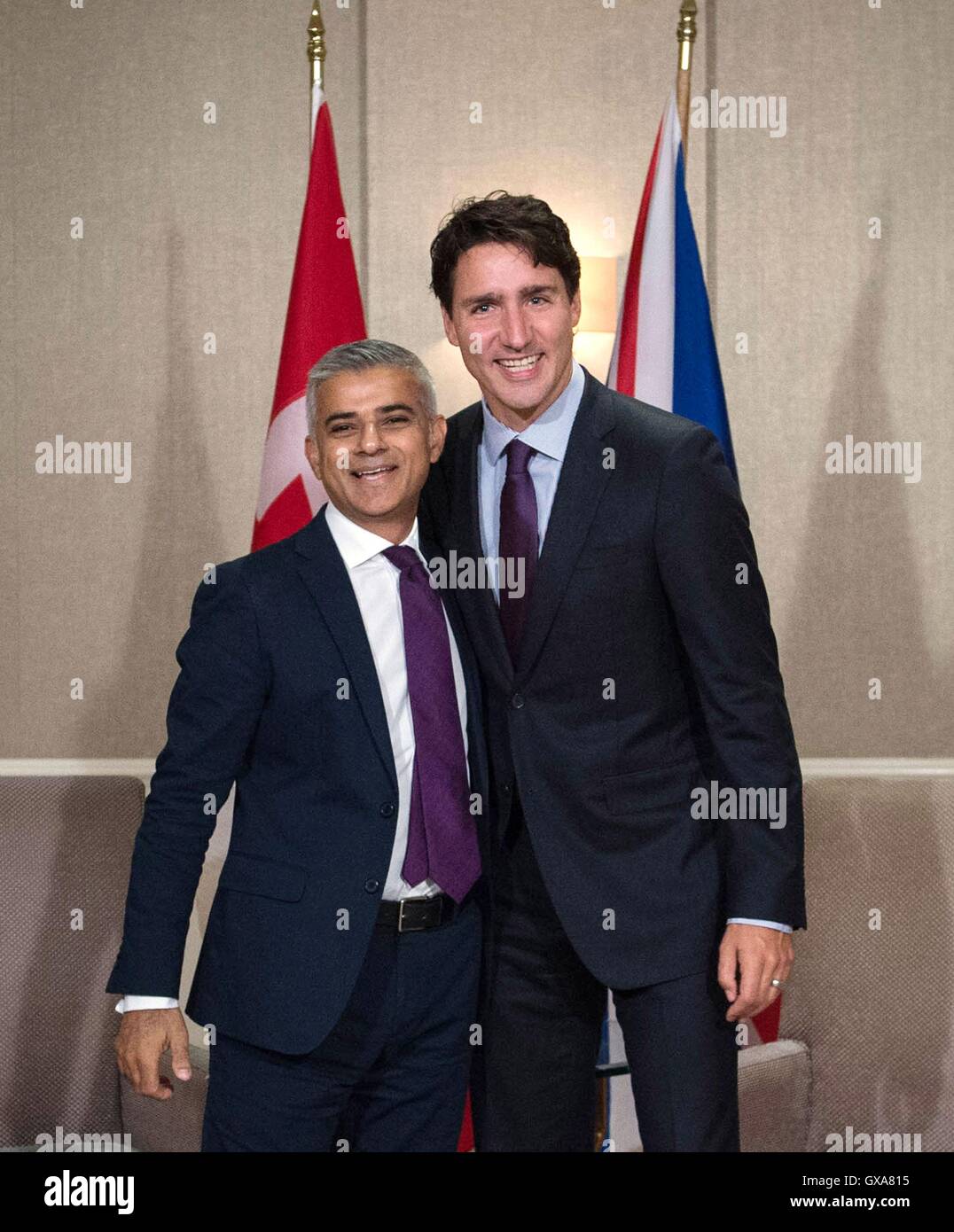 Prodotto Alternativo sindaco di Londra Sadiq Khan (sinistra) incontra il primo ministro canadese Justin Trudeau al progresso globale del Vertice di Montreal, Canada. Foto Stock