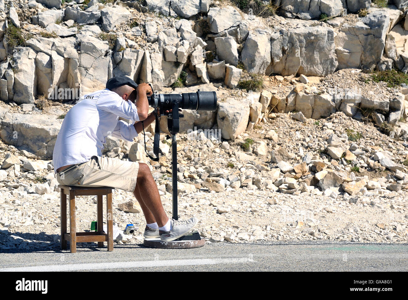 Un fotografo sportivo sulla cima del monte Ventoux fotografia ai ciclisti di ventre foto i ricordi della loro realizzazione Foto Stock