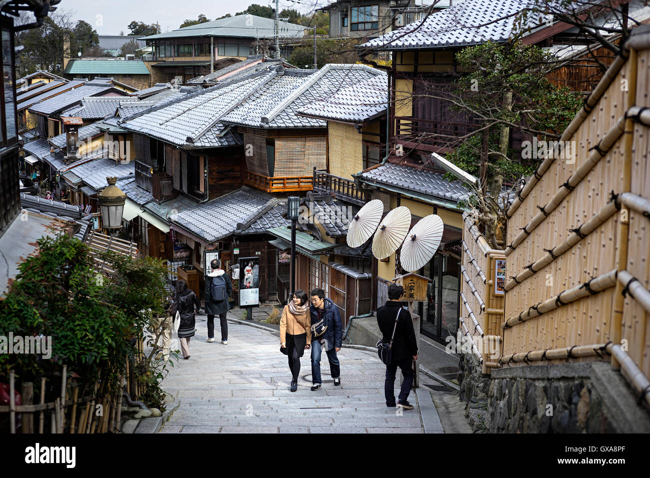Giappone, isola di Honshu, Kansai, Kyoto, per le strade della città vecchia Foto Stock