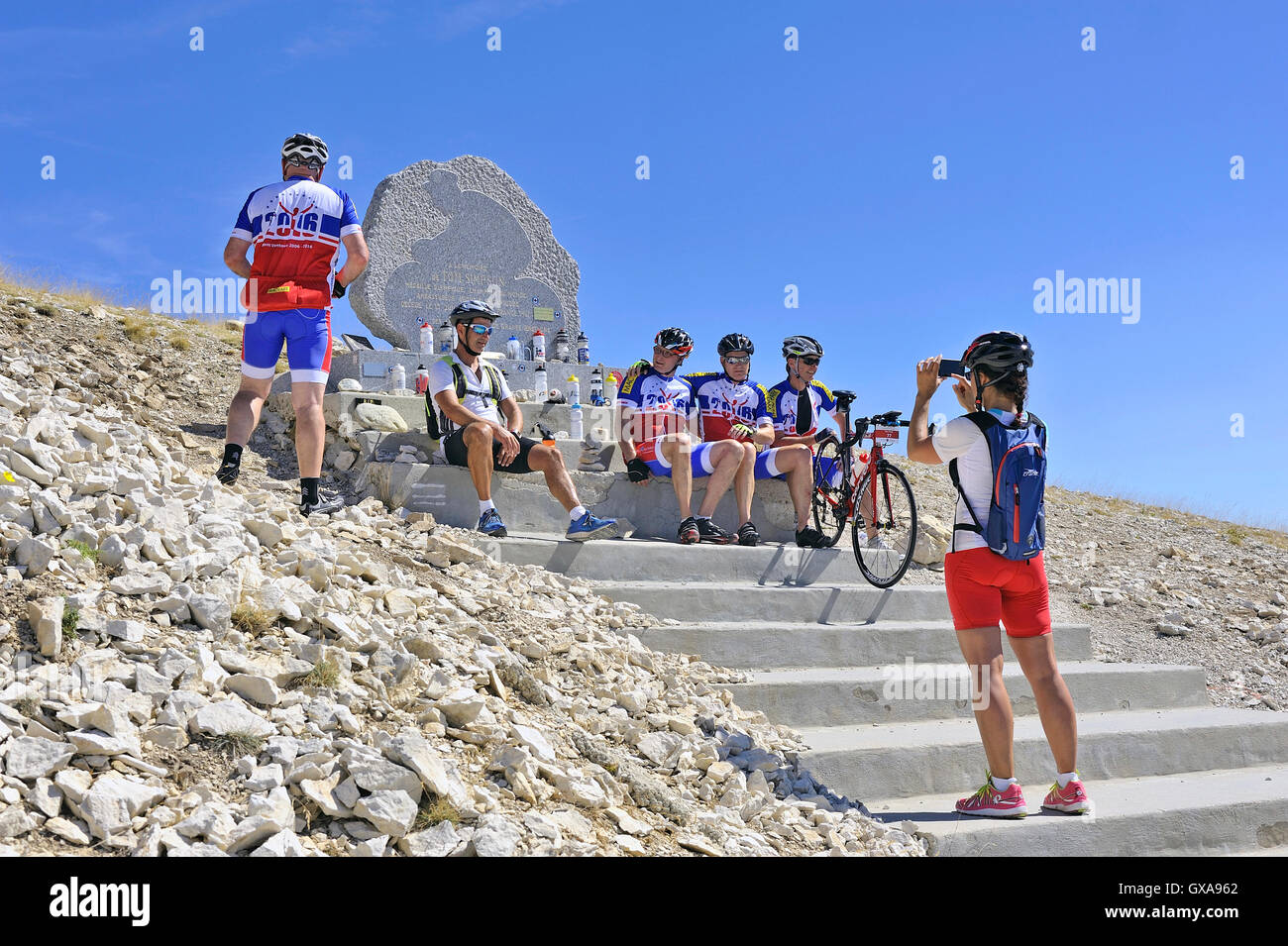 Stele commemorativa di Tom Simpson morì sul Tour de France a Mont Ventoux Foto Stock