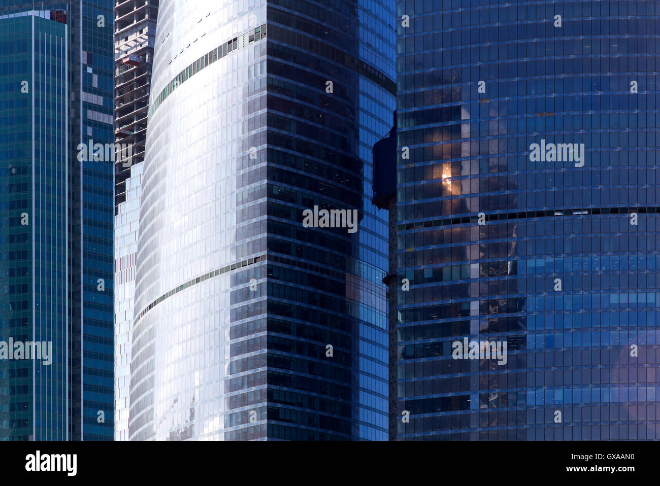 Contemporaneo concetto di architettura background: abstract aziende moderne facciate di edifici Foto Stock