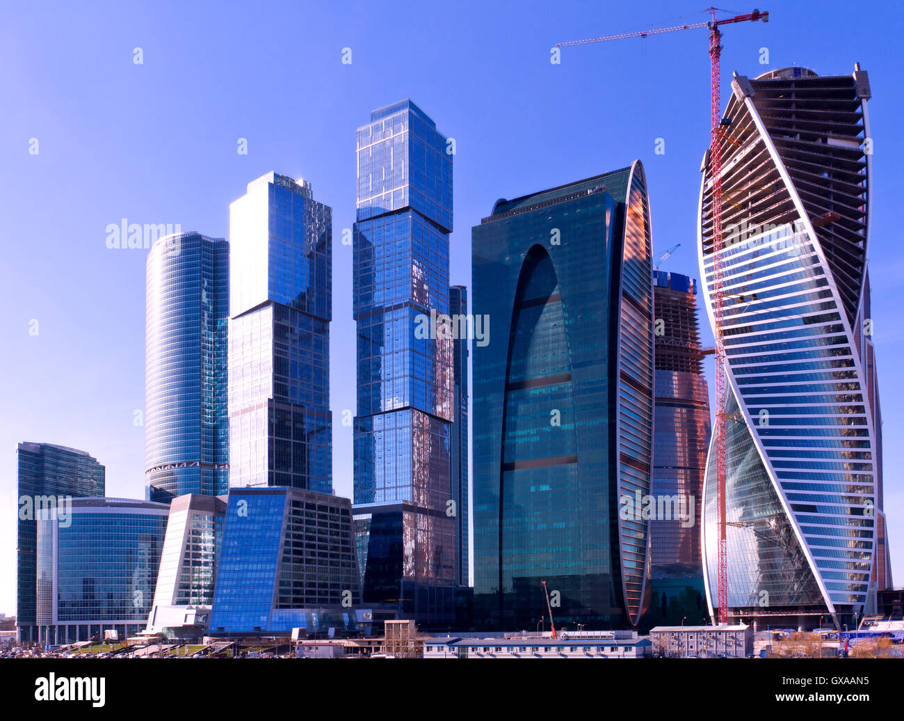 Moderna e contemporanea architettura russa - contemporary futuristici grattacieli (edifici per uffici di vetro e cemento) Foto Stock