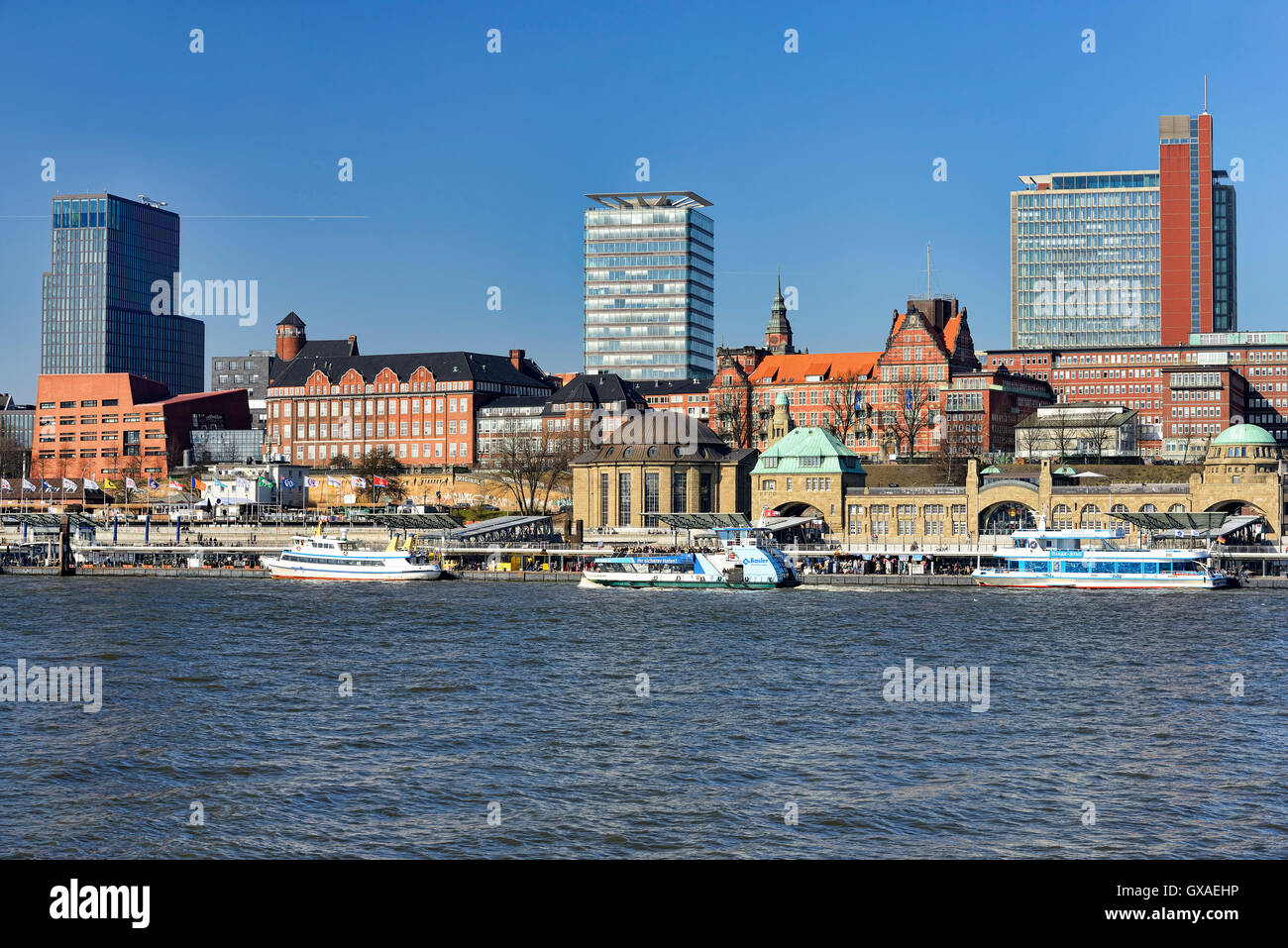 Hafenkrone und Landungsbruecken im Hamburger Hafen, Deutschland, Europa Foto Stock