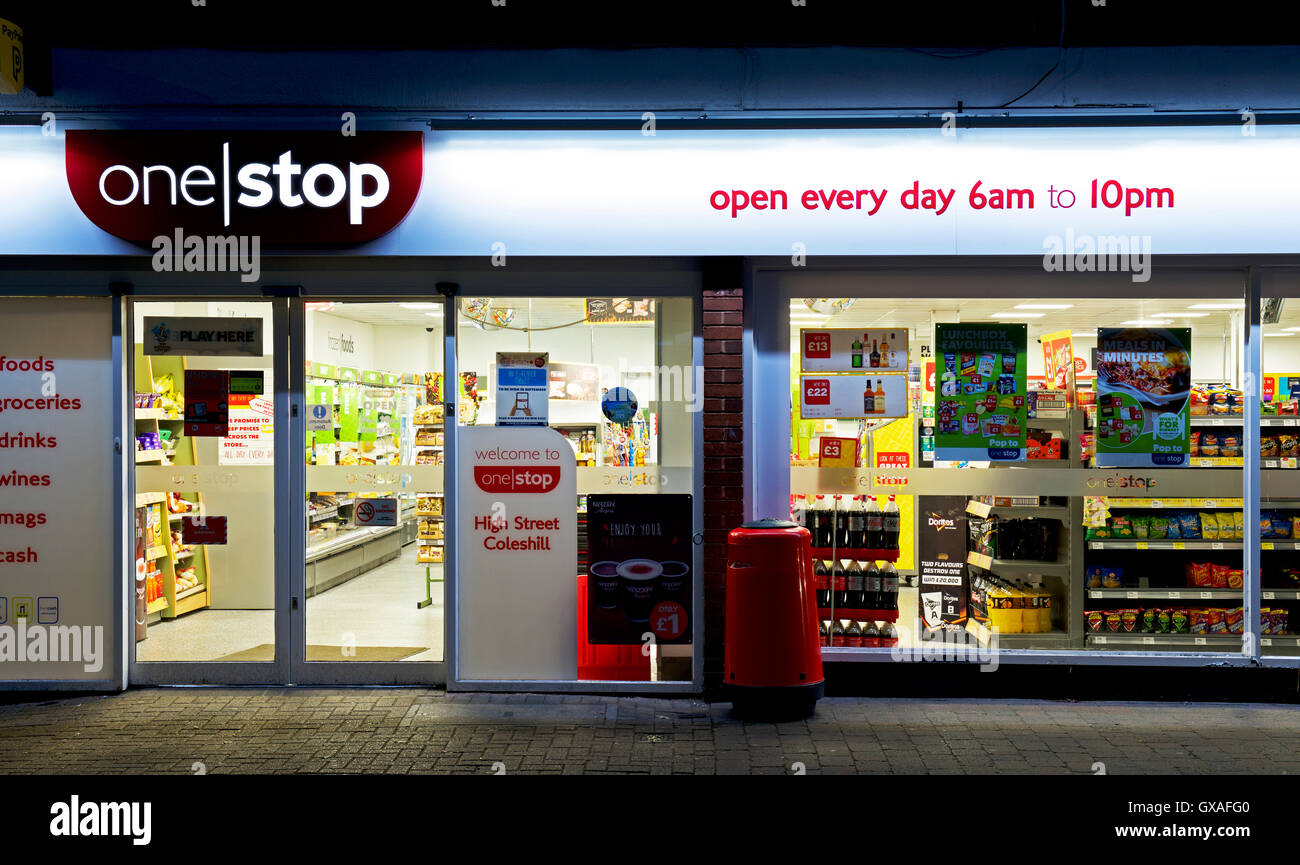 Arresto di un negozio di alimentari di notte, England Regno Unito Foto Stock
