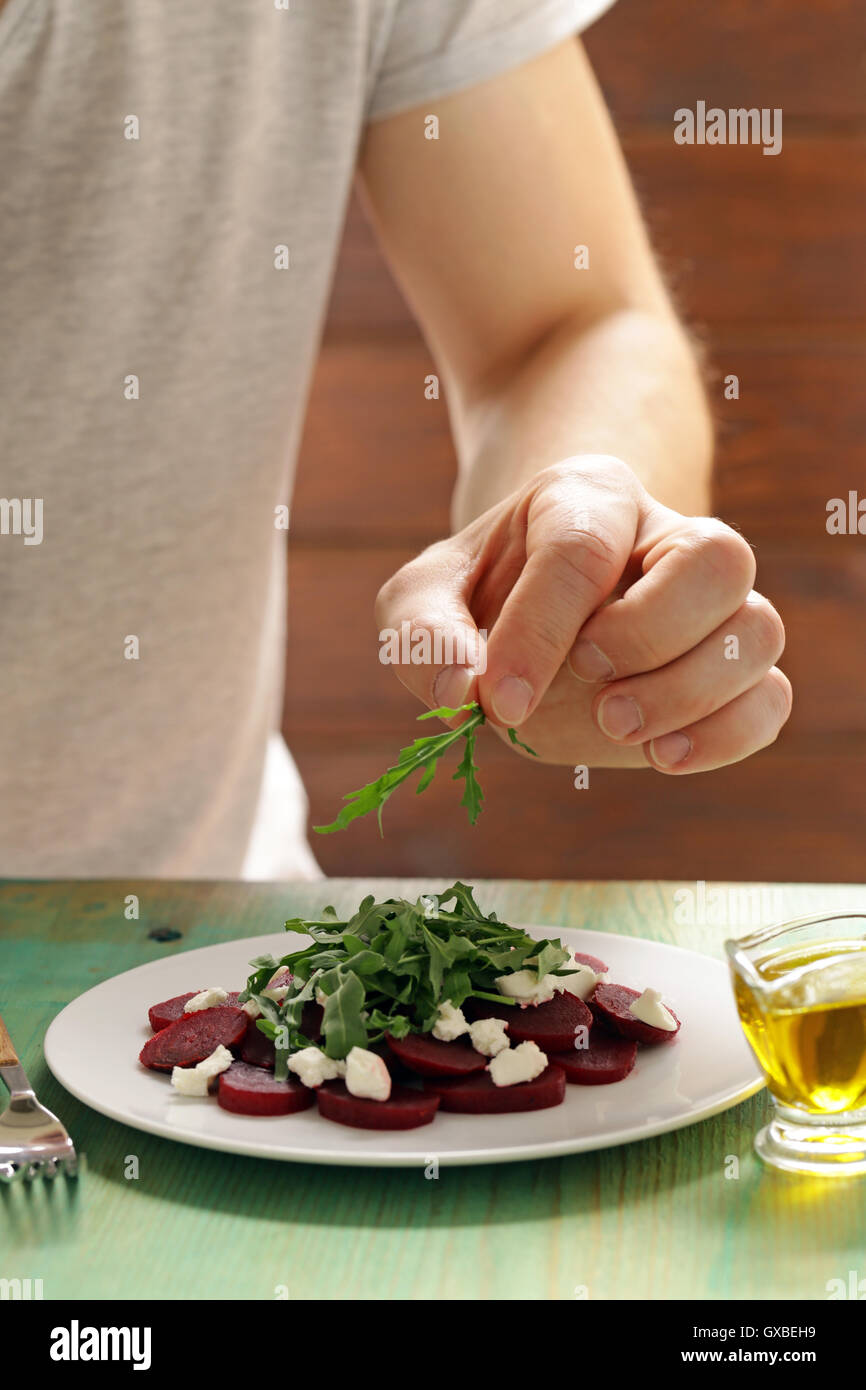 Insalata di bollito di bietole, formaggio e rucola Foto Stock