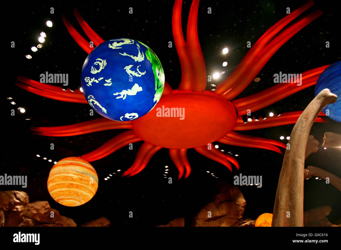 Un sistema solare con i pianeti e il sole Foto Stock