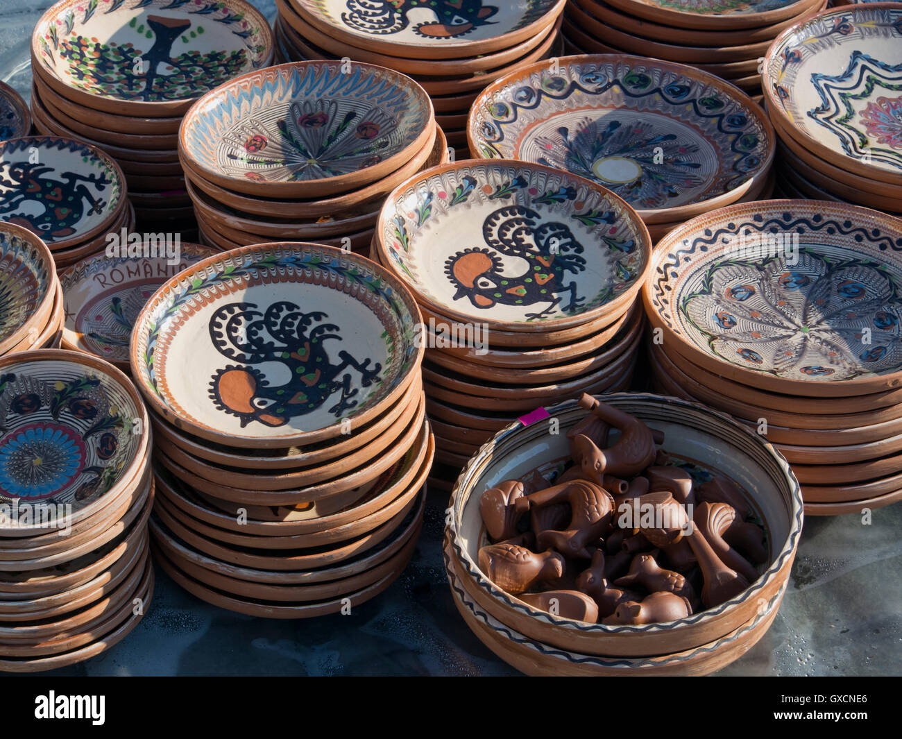 Ceramiche Artigianali presso la piazza del mercato nella città medievale di  Sibiu.Transilvania.Romania Foto stock - Alamy