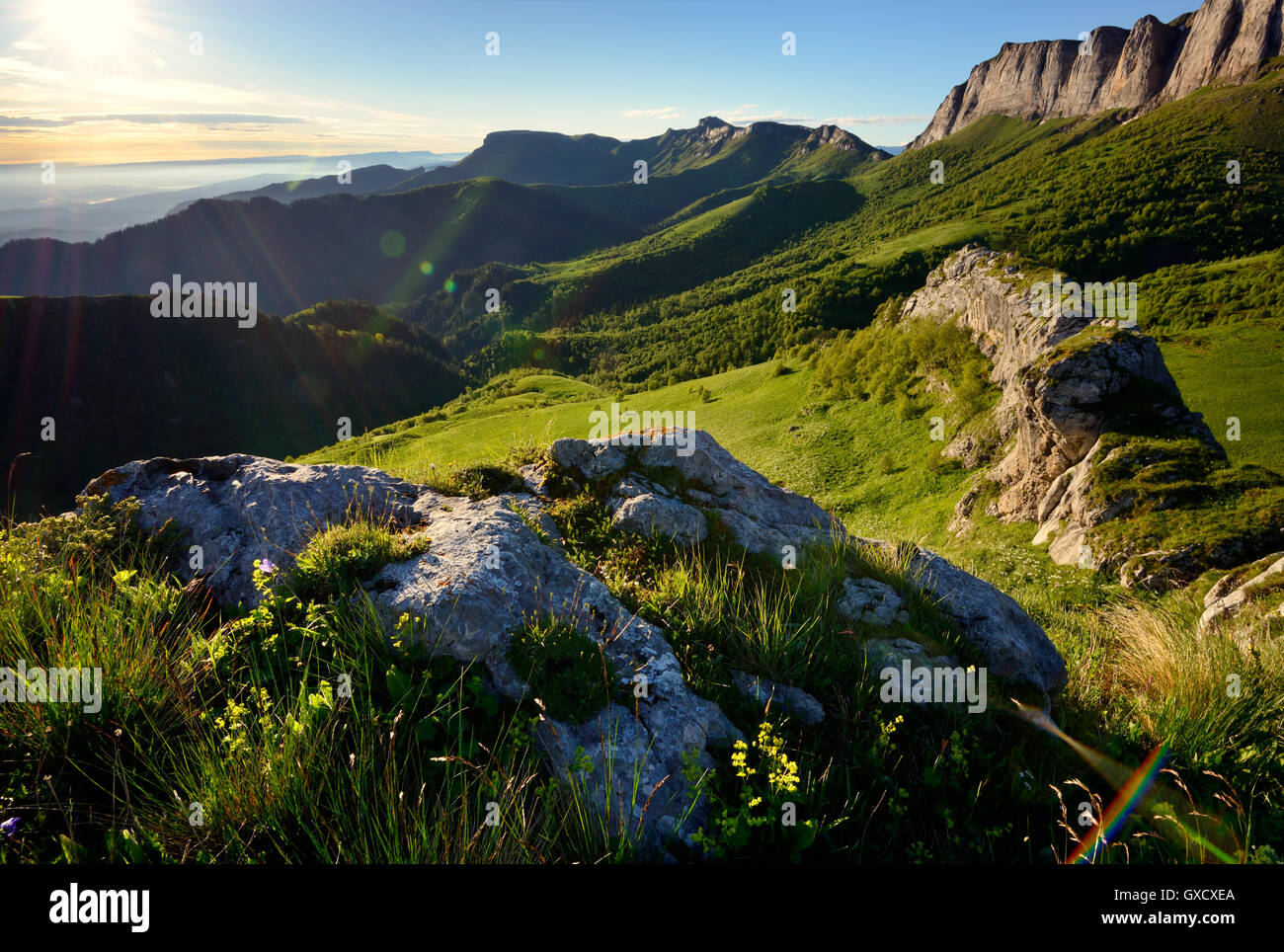 Le formazioni rocciose e montagne Acheshboki, Bolshoy Thach Natura Park, monti caucasici, Repubblica di Adygea, Russia Foto Stock