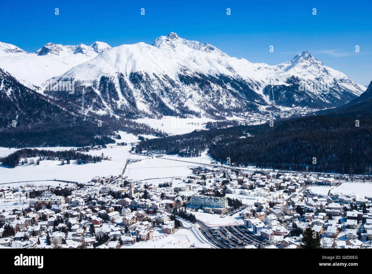 Celerina in coperta di neve valle di montagna, Engadina, Svizzera Foto Stock