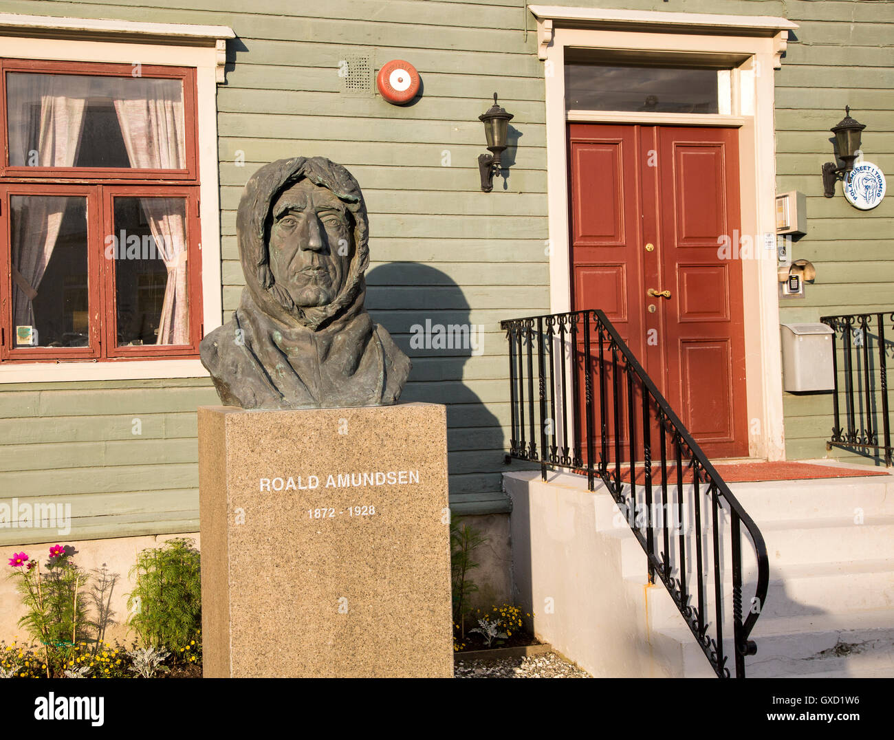 Roald Amundsen, 1872-1928, statua busto scultura del famoso esploratore presso il museo polare, Tromso, Norvegia Foto Stock