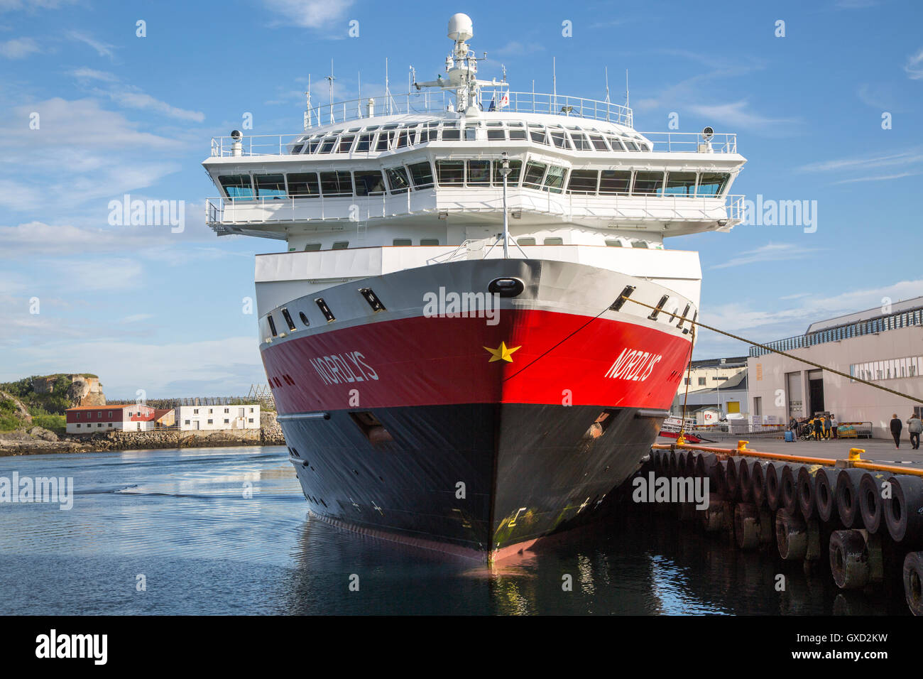 Nordlys Hurtigruten nave traghetto a Svolvaer, Isole Lofoten, Nordland, Norvegia Foto Stock