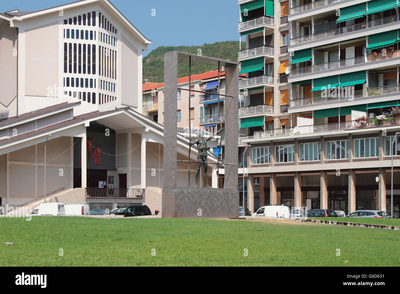 Chiesa e Monumento alla Libertà Piazza Martiri. Savona, Italia Foto Stock