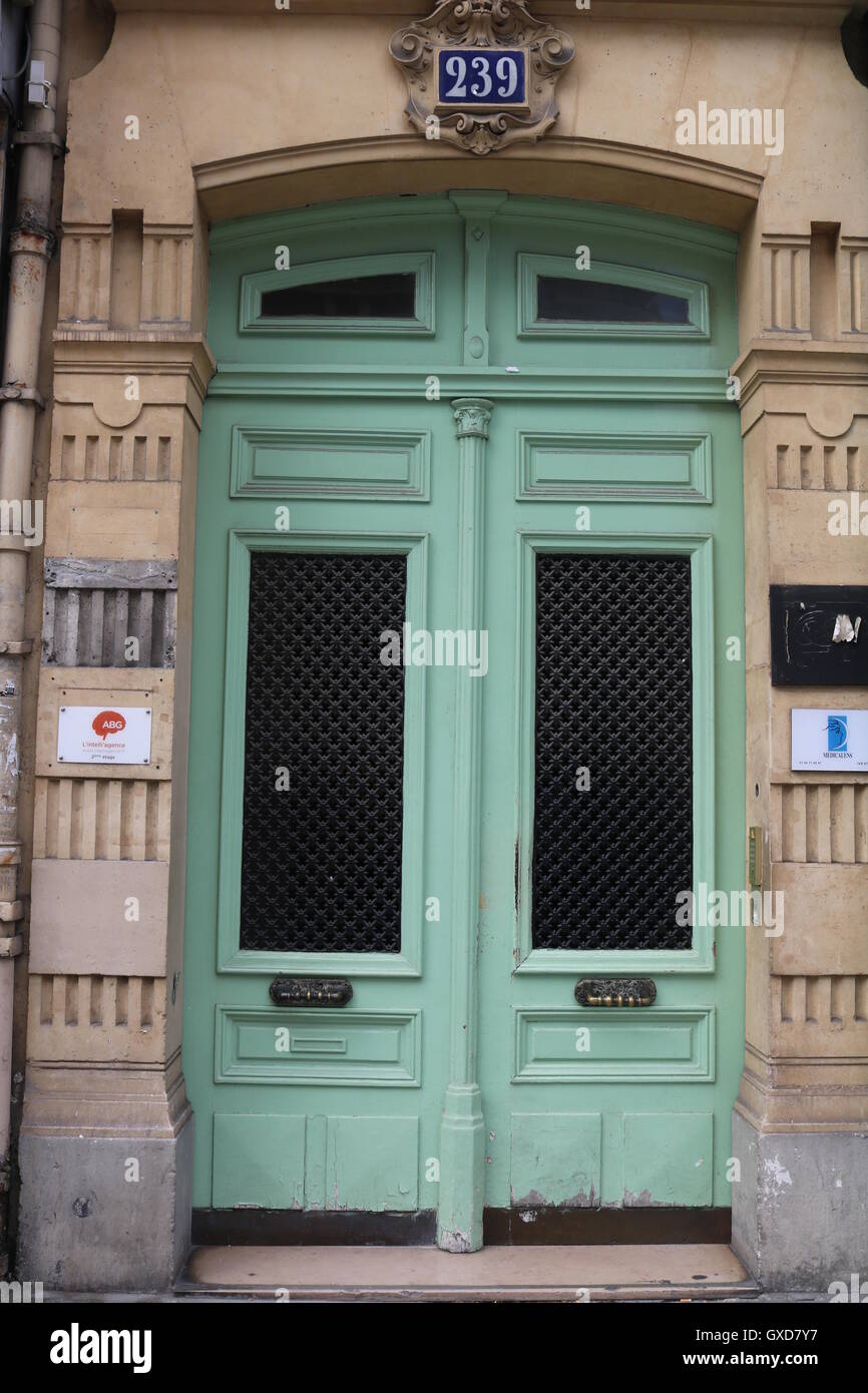 Mint Green Door di Parigi, Francia Foto Stock