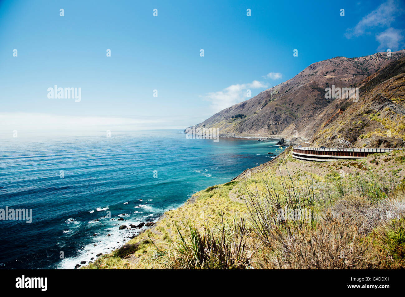 Vista del mare e Pacific Coast Highway, Big Sur, CALIFORNIA, STATI UNITI D'AMERICA Foto Stock