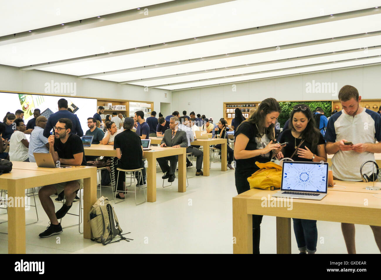 Computer Apple Store, Westfield World Trade Center, la parte inferiore di Manhattan, New York, Stati Uniti d'America Foto Stock