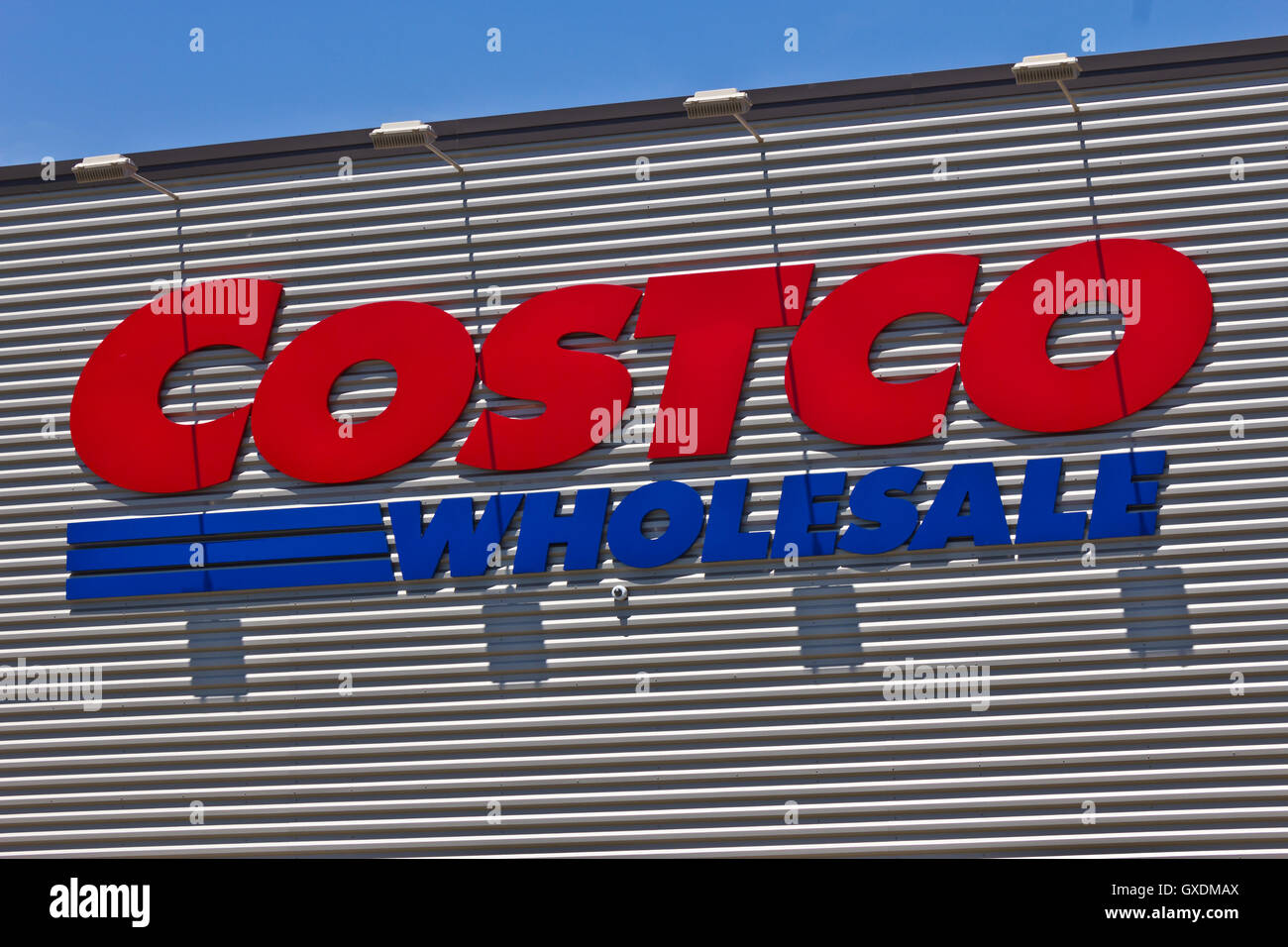 Ft. Wayne, IN - Circa il luglio 2016: Costco Wholesale ubicazione. Costco Wholesale è un dollaro Multi-Billion rivenditore globale IV Foto Stock