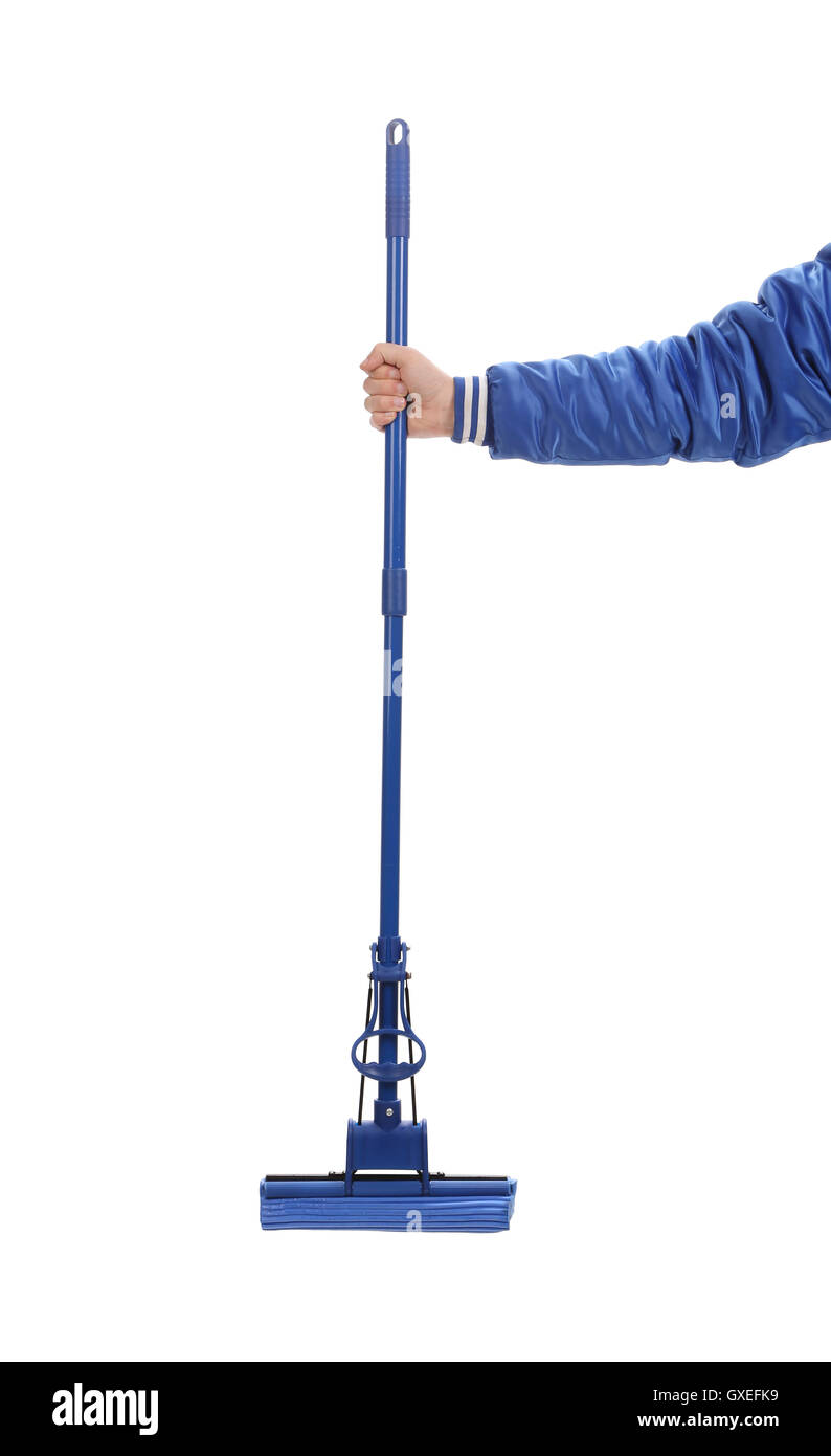 Mano trattiene il blu mop con spugna. Foto Stock