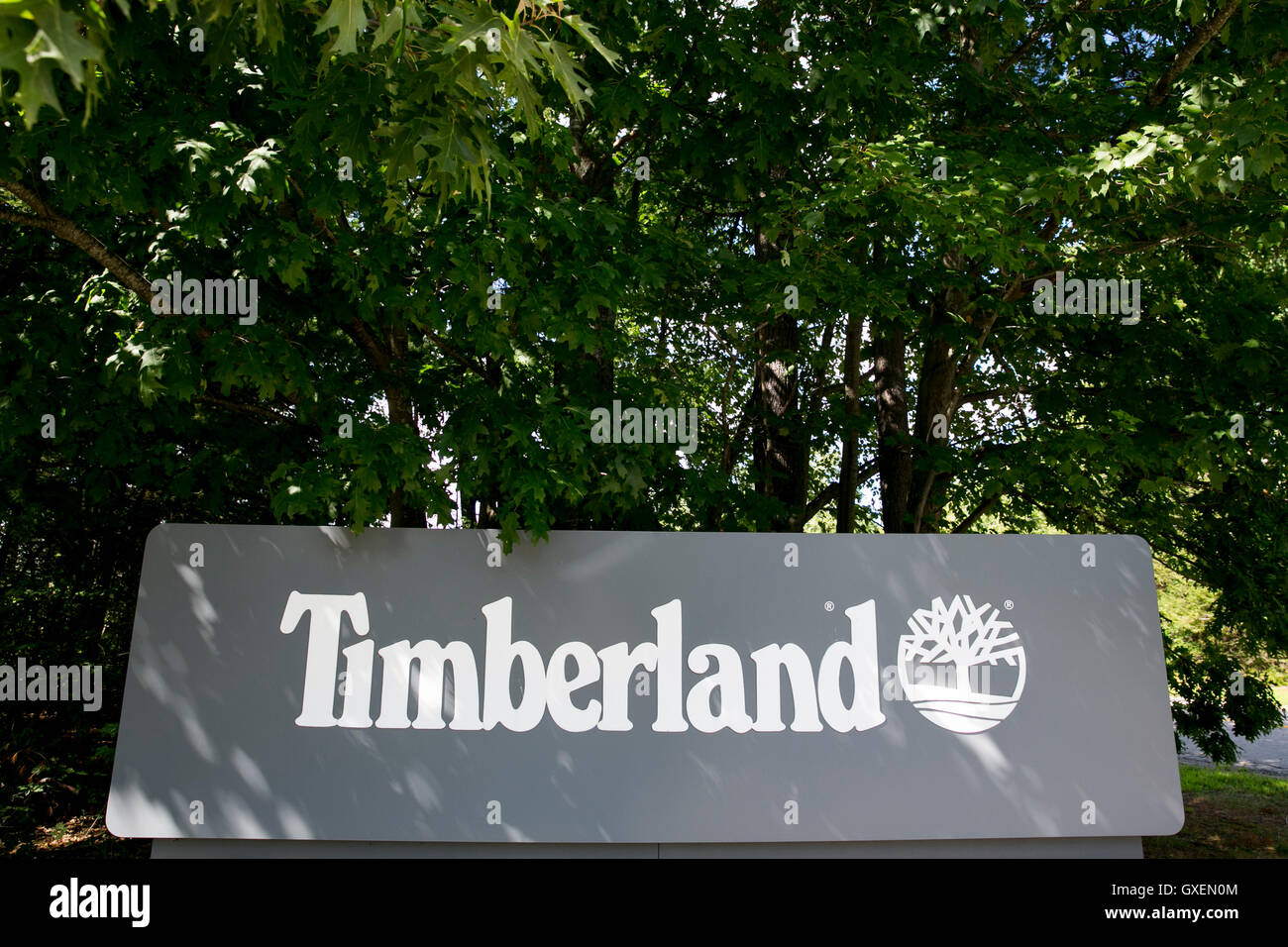 Un logo segno al di fuori della sede della Timberland Company in Stratham, New Hampshire il 14 agosto 2016. Foto Stock