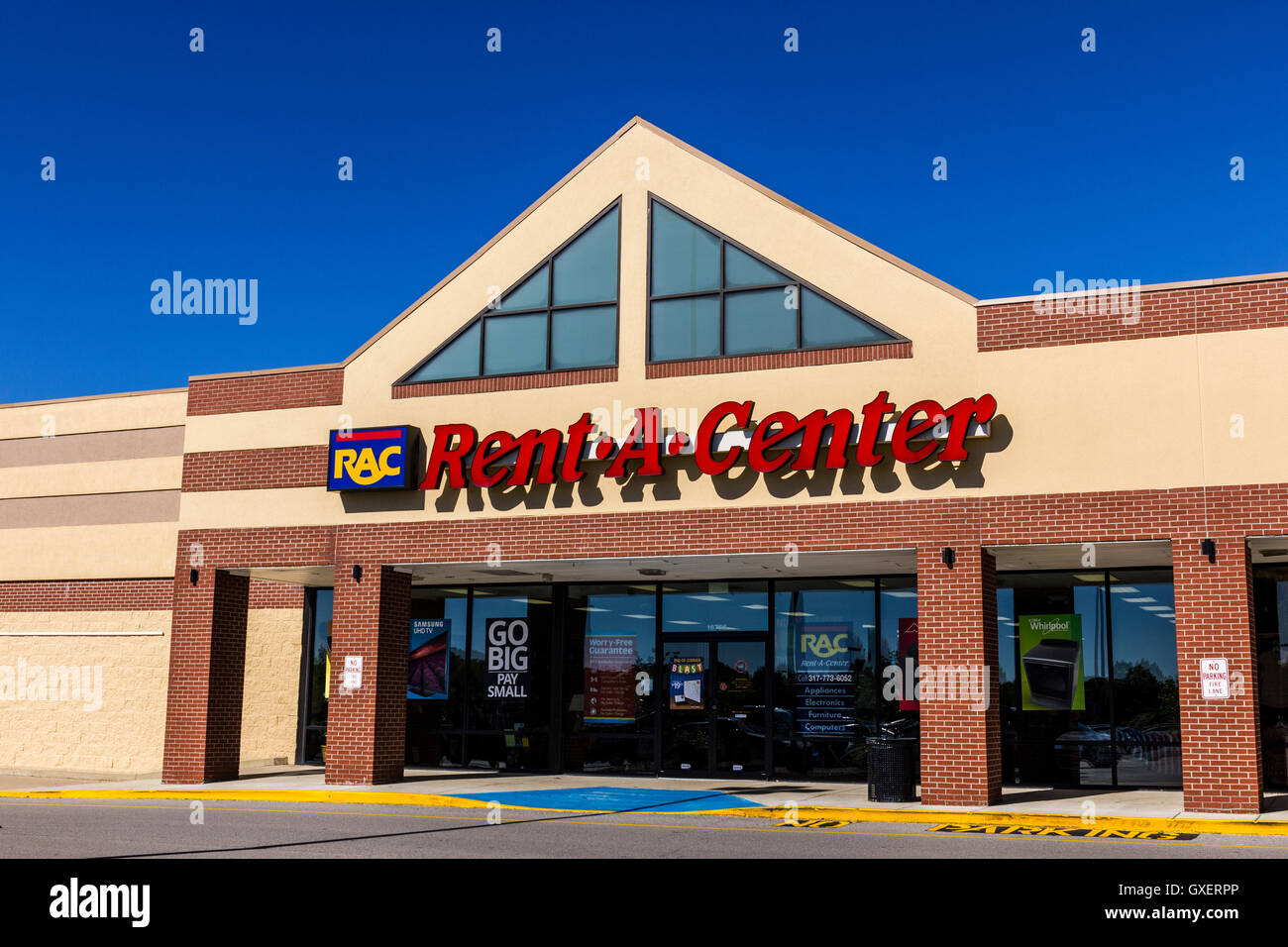 Indianapolis - Circa Agosto 2016: Rent-a-centro vendita al dettaglio posizione. RAC offre noleggio di mobili proprie e Electronics II Foto Stock