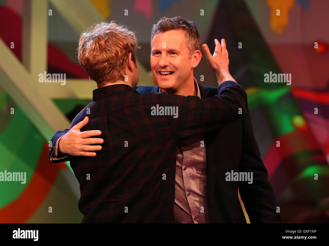 Josh Widdicombe Adam e colline in studio durante una prova generale per la televisione mostra l'ultima tappa presso il Broadcast internazionale centro durante i Giochi Paralimpici 2016 a Rio. Foto Stock