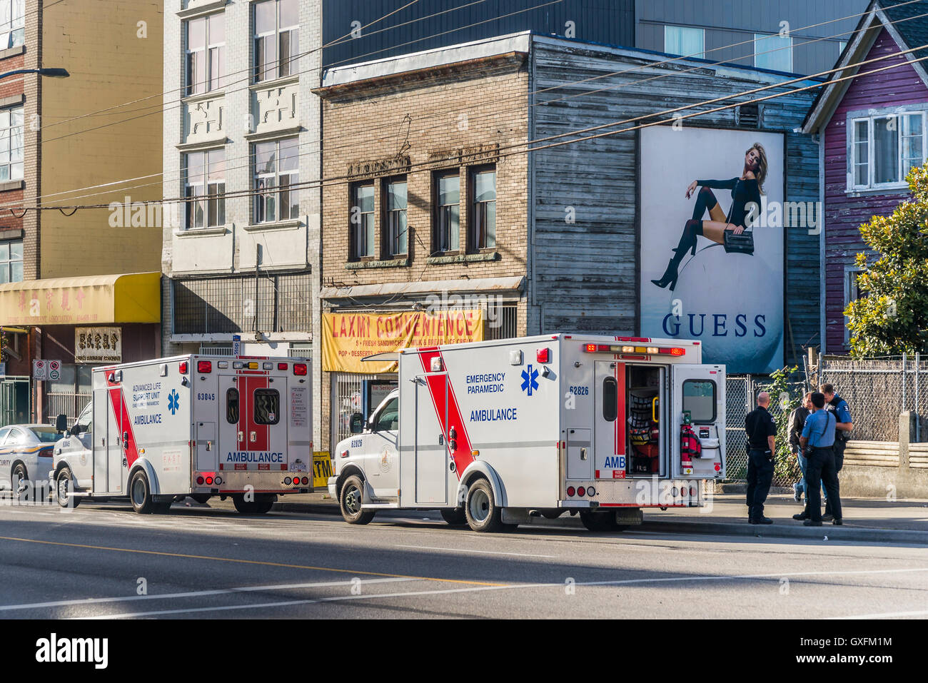 Le ambulanze sono una visione comune in Downtown EastSide, Vancouver, British Columbia, Canada, Foto Stock