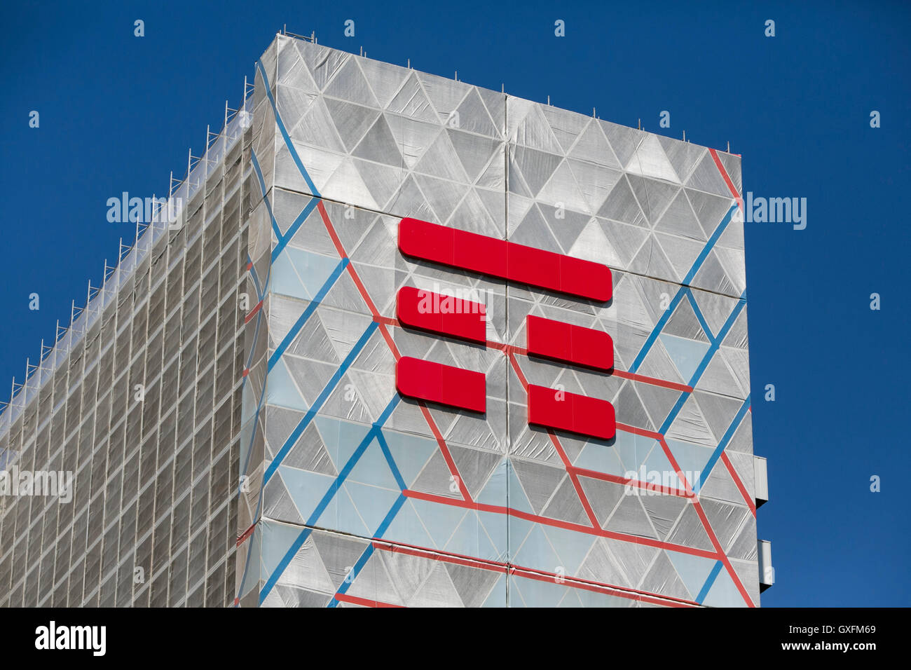 Un logo segno esterno della futura sede di Telecom Italia (TIM) in Italia a  Roma il 2 settembre 2016 Foto stock - Alamy