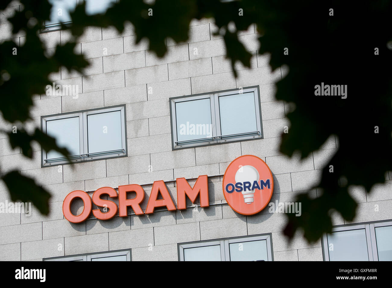 Un logo segno al di fuori della struttura occupata da Osram a Milano il 3 settembre 2016. Foto Stock