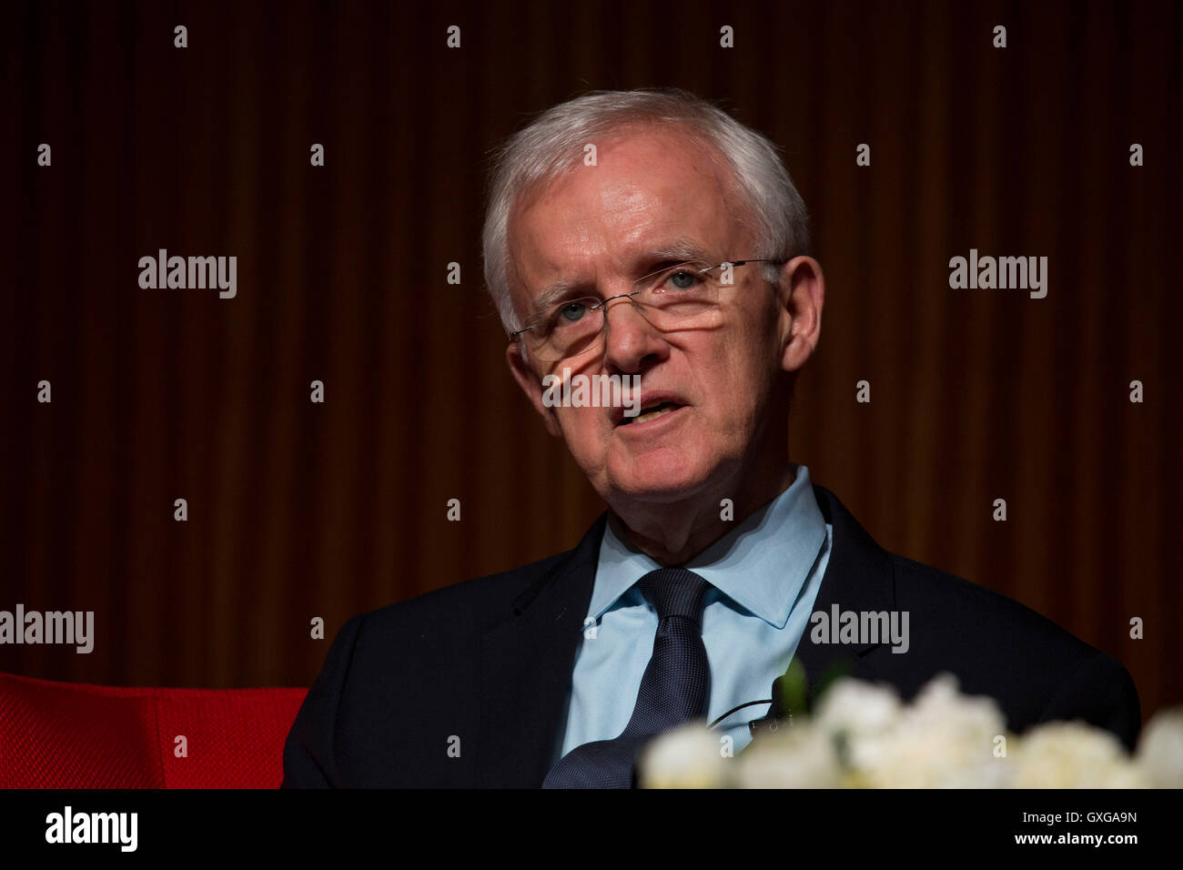 Ex Governatore Nebraskan e U.S. Il senatore Bob Kerrey partecipa a un panel di discussione sulla guerra del Vietnam presso la LBJ Presidential Library Aprile 28, 2016 in Austin, Texas. Kerrey ha ricevuto una medaglia d'onore per il suo servizio come un Navy SEAL in Vietnam. Foto Stock