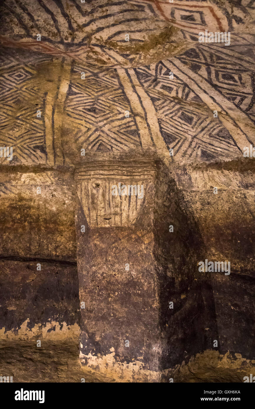 Ipogeo. Alto del Duende. Colombiano parco archeologico, che contiene inoltre numerosi ipogei. Queste enormi tombe sotterranee sono de Foto Stock
