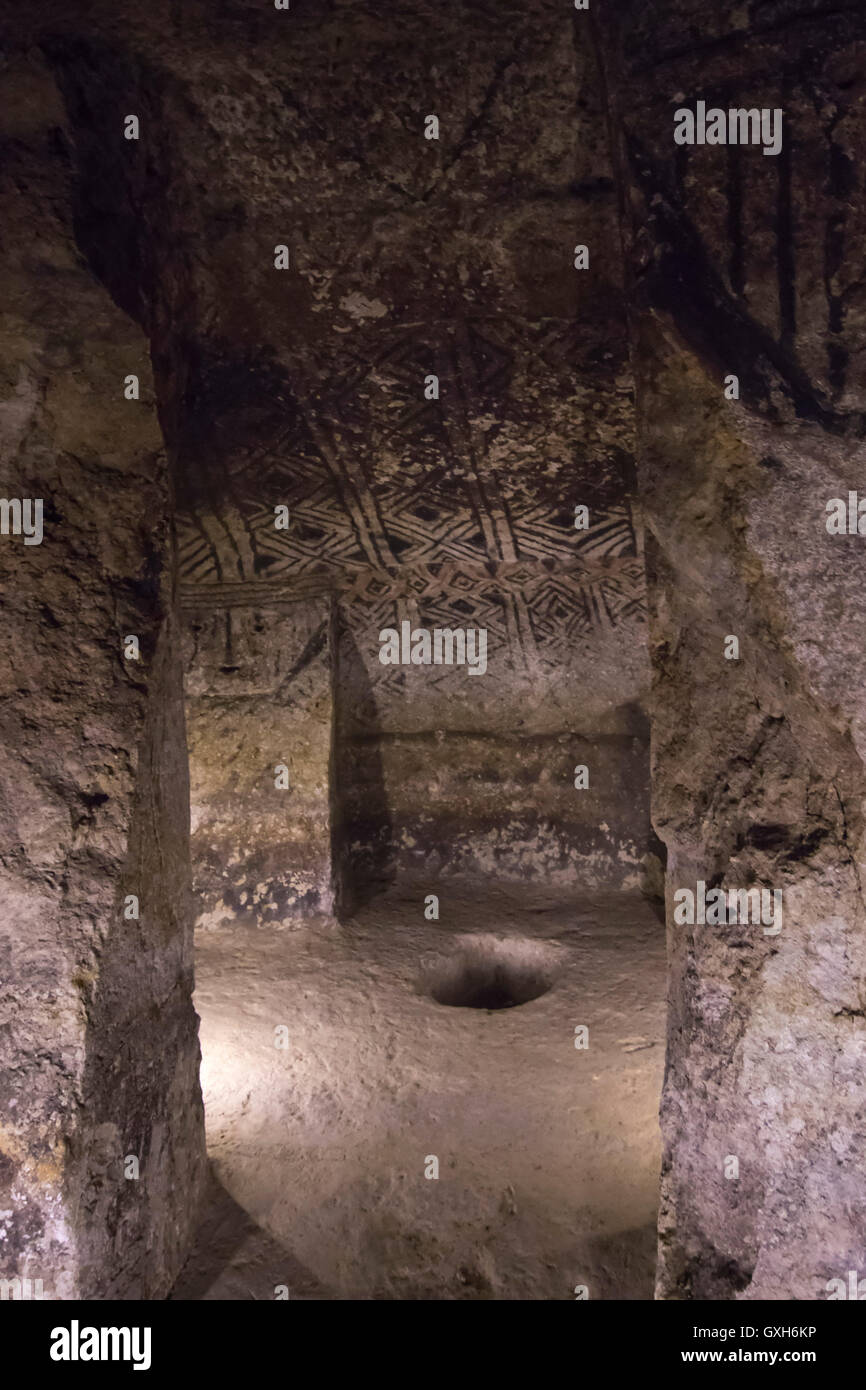 Ipogeo. Alto del Duende. Colombiano parco archeologico, che contiene inoltre numerosi ipogei. Queste enormi tombe sotterranee sono de Foto Stock