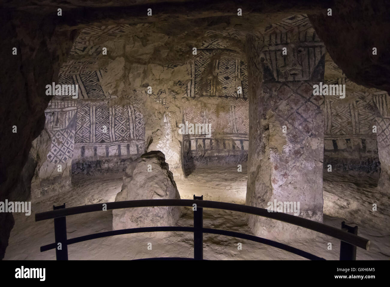 Ipogeo. Alto del Duende. Colombiano parco archeologico, che contiene inoltre numerosi ipogei. Queste enormi tombe sotterranee sono de Foto Stock