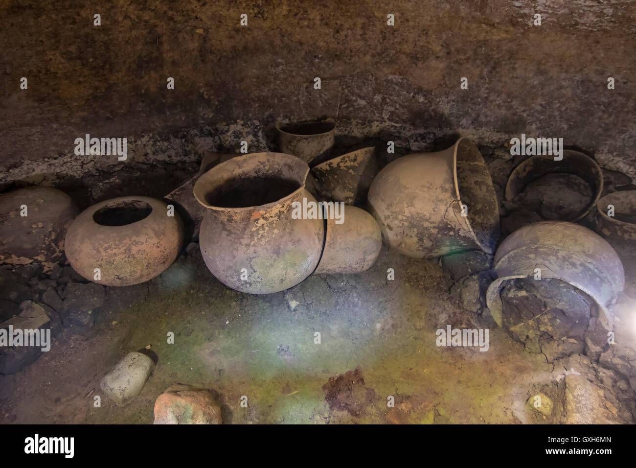 Ipogeo. Alto de Segovia. Colombiano parco archeologico, che contiene inoltre numerosi ipogei. Queste enormi tombe sotterranee sono de Foto Stock