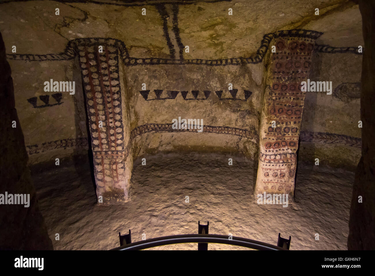 Ipogeo. Alto de Segovia. Colombiano parco archeologico, che contiene inoltre numerosi ipogei. Queste enormi tombe sotterranee sono de Foto Stock