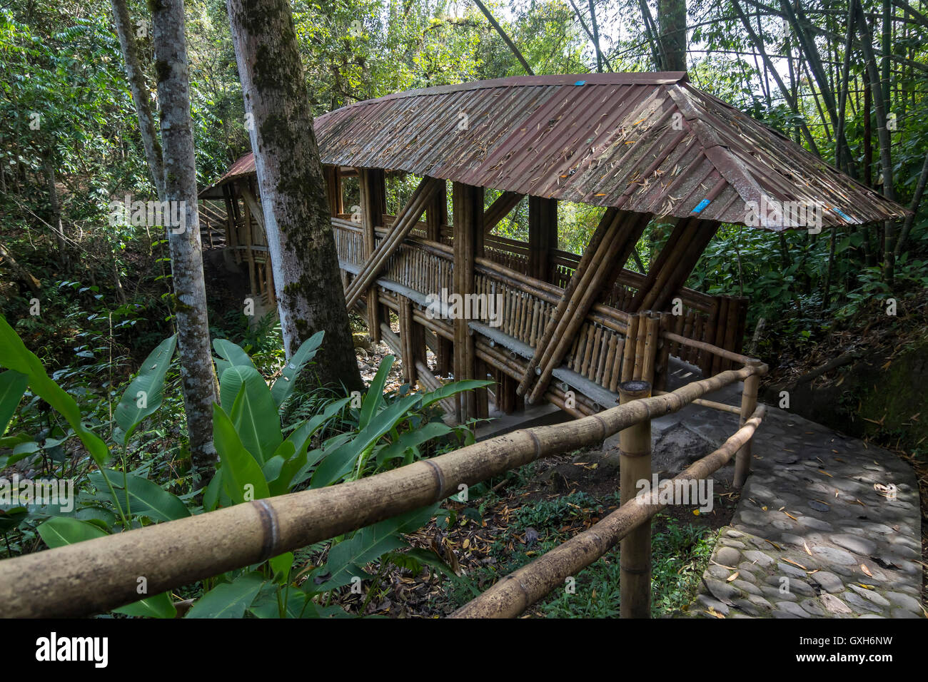 Colombiano parco archeologico, che contiene inoltre numerosi ipogei. Queste enormi tombe sotterranee sono decorati con motivi che re Foto Stock