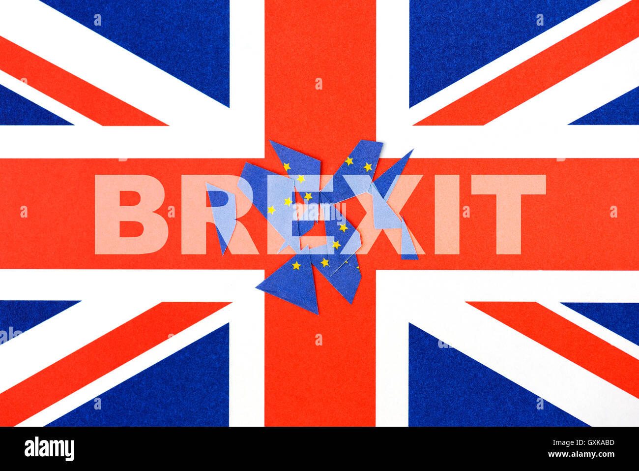 Fahne von GroÃŸbritannien und zerschnittene Fahne der EU, Symbolfoto Brexit Foto Stock