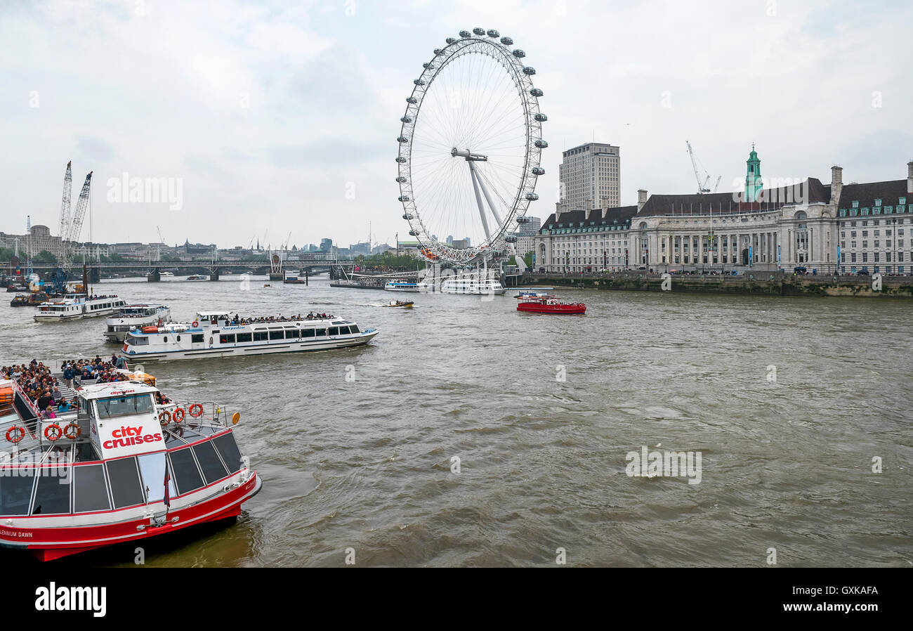 Vista sulla London Eye e il Tamigi Foto Stock