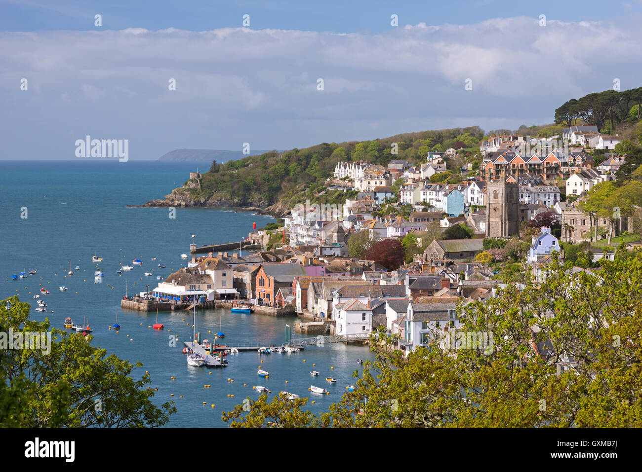 Fowey pittoresco su una soleggiata mattina di primavera, Cornwall, Inghilterra. Molla (maggio) 2015. Foto Stock
