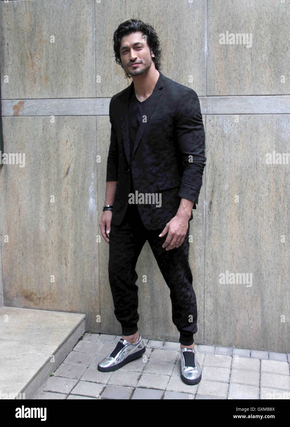 Attore di Bollywood Vidyut Jammwal durante il lancio della canzone Gal divieto Gayi, in Mumbai, India il 7 settembre 2016. Foto Stock