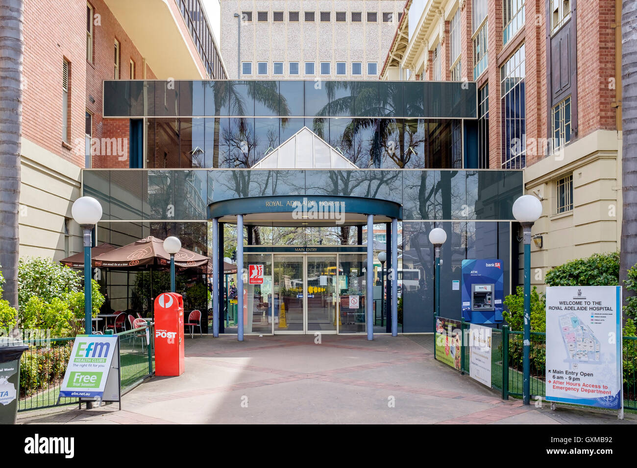 L'entrata principale dell'originale Royal Adelaide Hospital, Adelaide South Australia. Da allora è stato demolito dopo la costruzione di un nuovo ospedale. Foto Stock