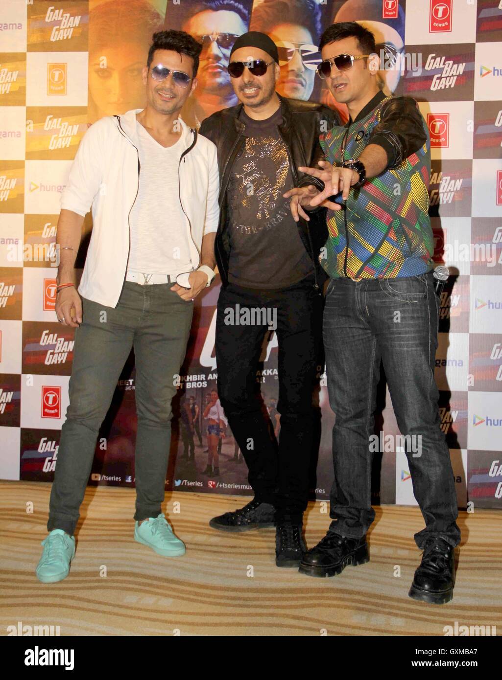 Bollywood cantanti Harmeet Singh, Sukhbir Singh e Manmeet Singh durante il lancio della canzone Gal divieto Gayi, in Mumbai Foto Stock