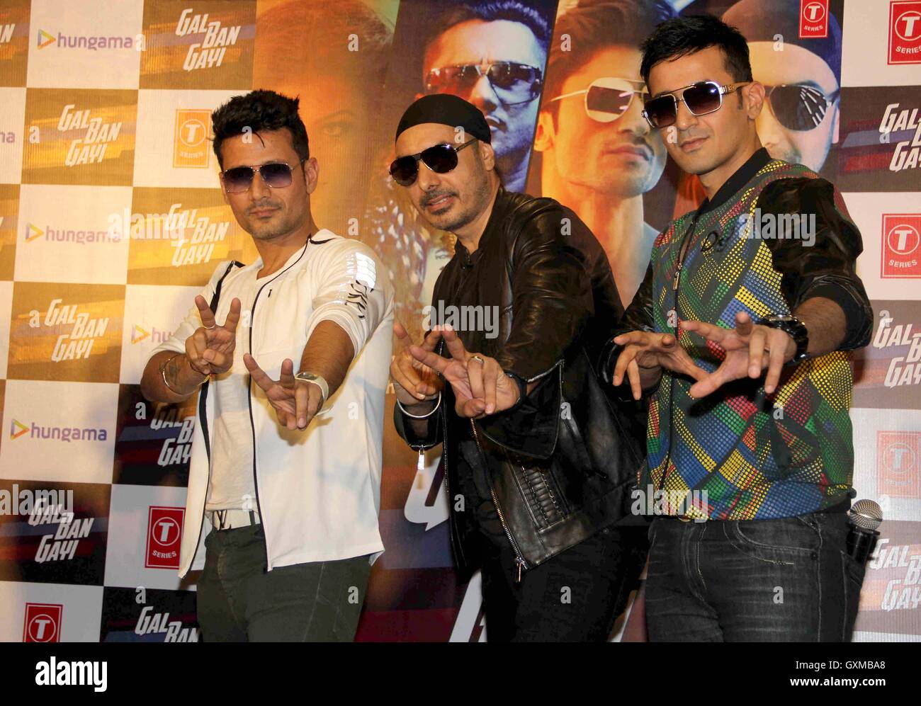 Bollywood cantanti Harmeet Singh, Sukhbir Singh e Manmeet Singh durante il lancio della canzone Gal divieto Gayi, in Mumbai Foto Stock