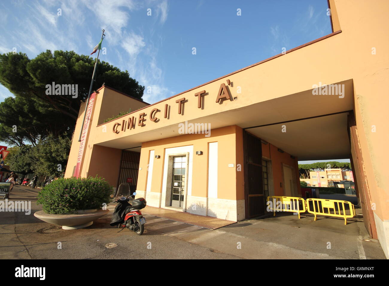 L'entrata di Cinecittà, Romes famosi film e tv studios, Roma Italia, la Dolce Vita di Fellini Foto Stock