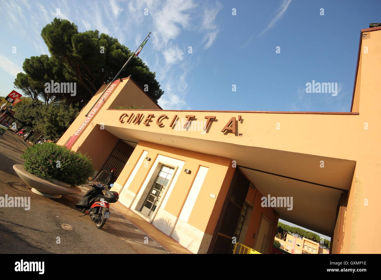 L'entrata di Cinecittà, Romes famosi film e tv studios, Roma Italia, la Dolce Vita di Fellini Foto Stock