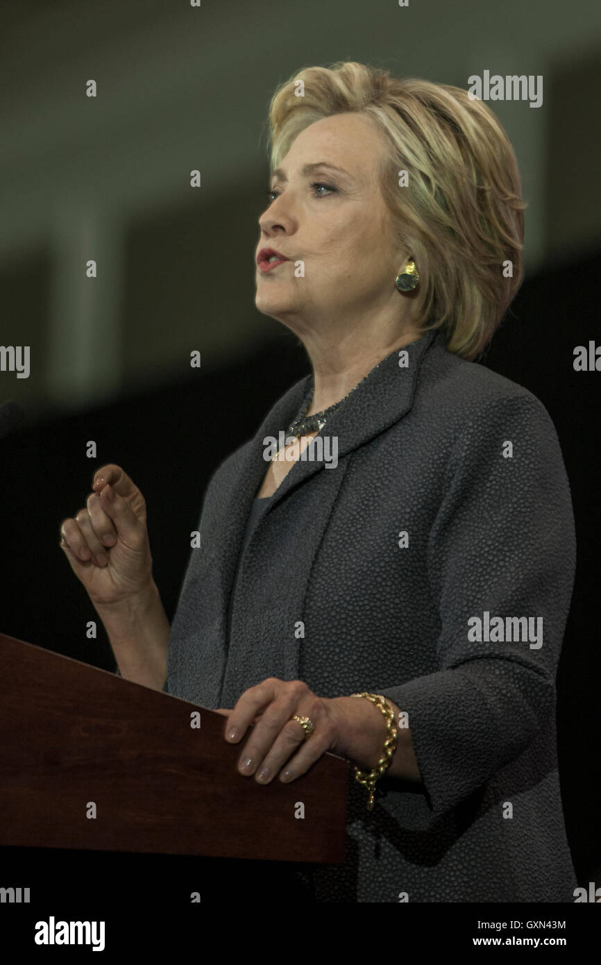 Washington DC, Stati Uniti d'America. 16 Settembre, 2016. Hillary Clinton parla a donne nere Agenda del simposio annuale . Credito: Rudy k/Alamy Live News Foto Stock