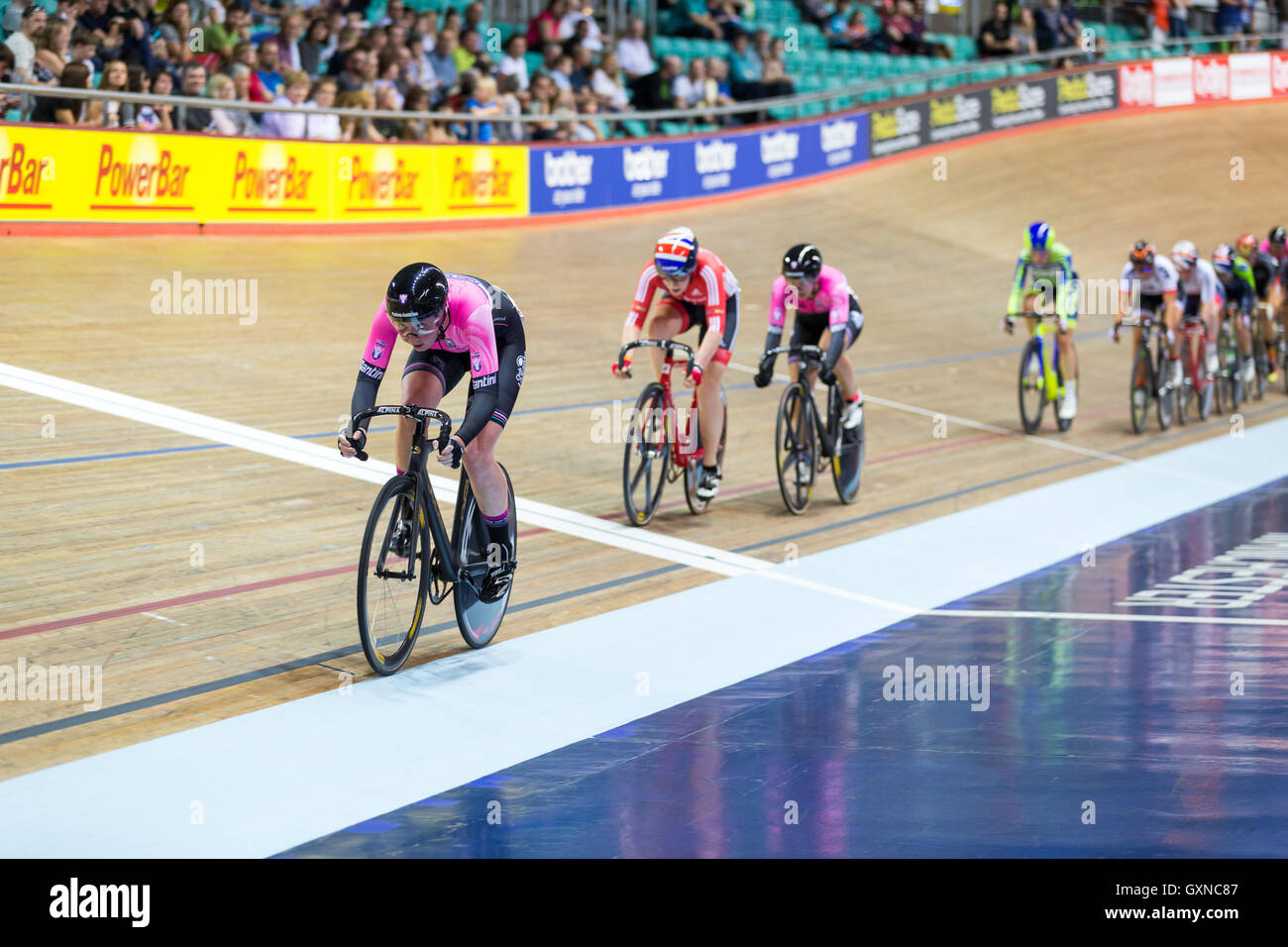 Manchester, Regno Unito. Il 17 settembre 2016. Katie Archibald durante il round 1 del 2016 Rivoluzione via serie. Credito: Michael Buddle/Alamy Live News Foto Stock